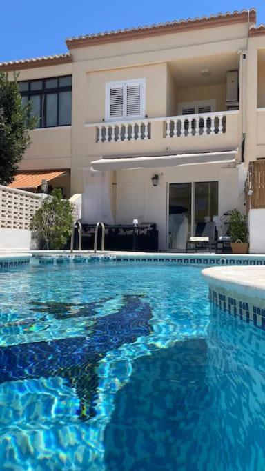 Vivienda A Pie De Playa Con Piscina Privada