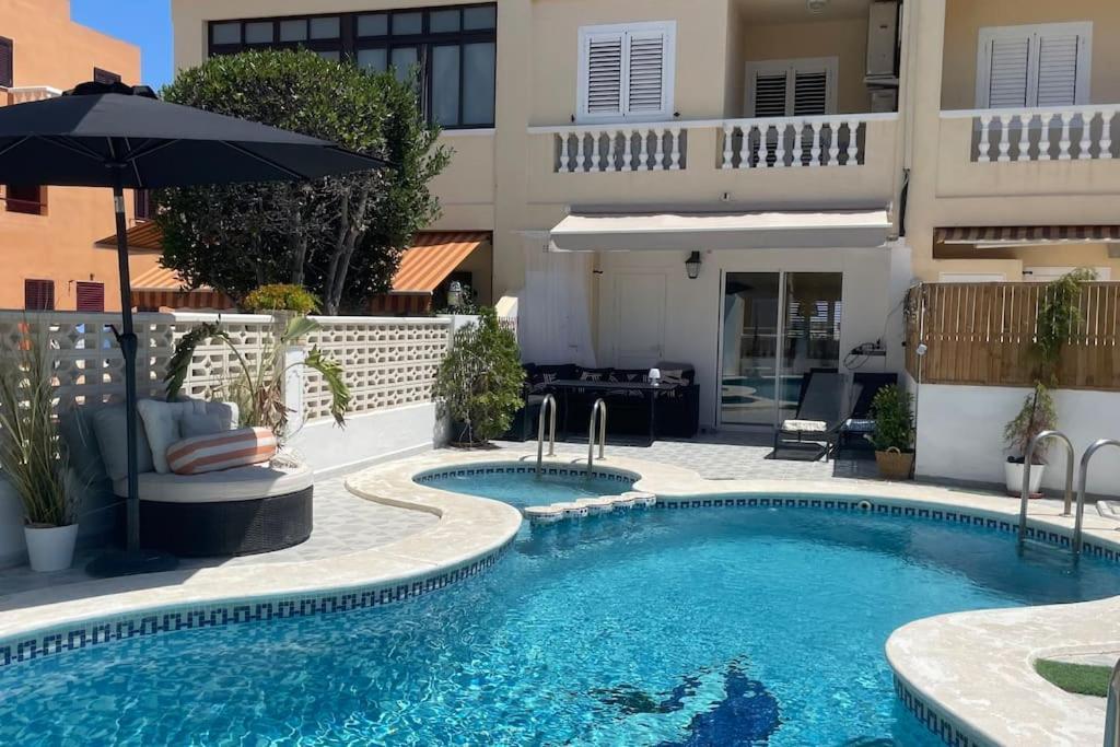 Vivienda A Pie De Playa Con Piscina Privada *