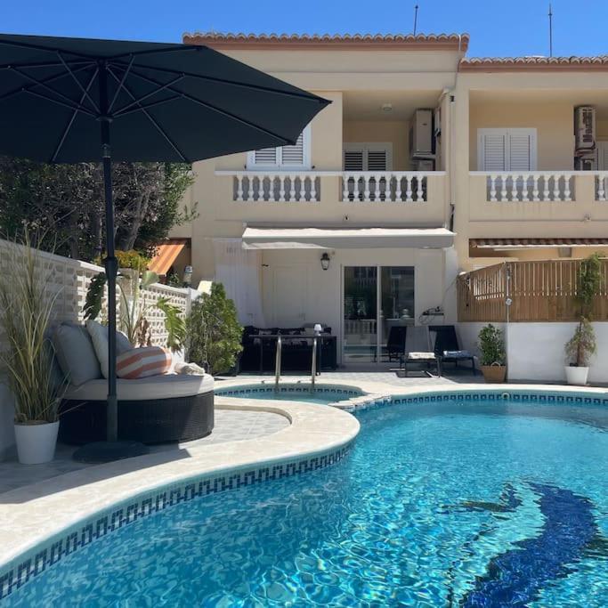 Vivienda A Pie De Playa Con Piscina Privada